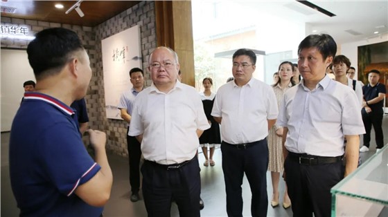 省委宣傳部常務副部長郭建暉一行來橫峰調(diào)研