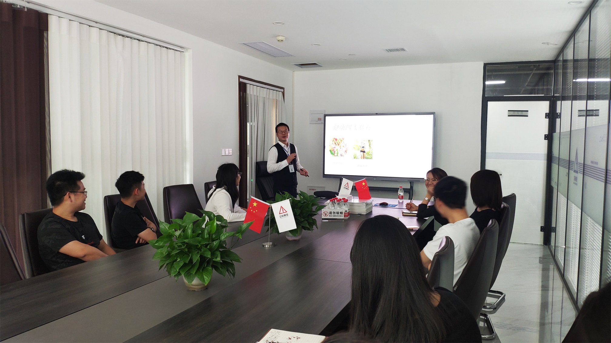 健康生活，快樂工作丨我司開展《強(qiáng)化健康教育·實現(xiàn)全民健康》主題講座